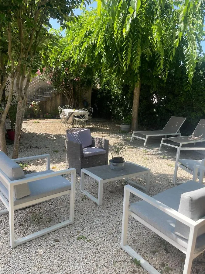 Appartement Avec Jardin En Ville リル・シュル・ラ・ソルギュ 0*,  フランス